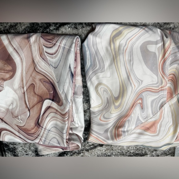 Set of 2. Size SP. great colors on these EUC. Pretty marble effect. Old Navy - Picture 7 of 7